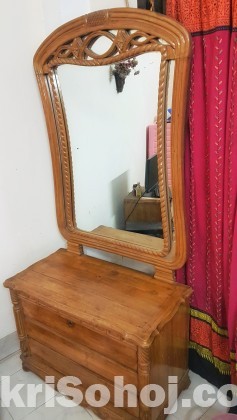 Dressing table